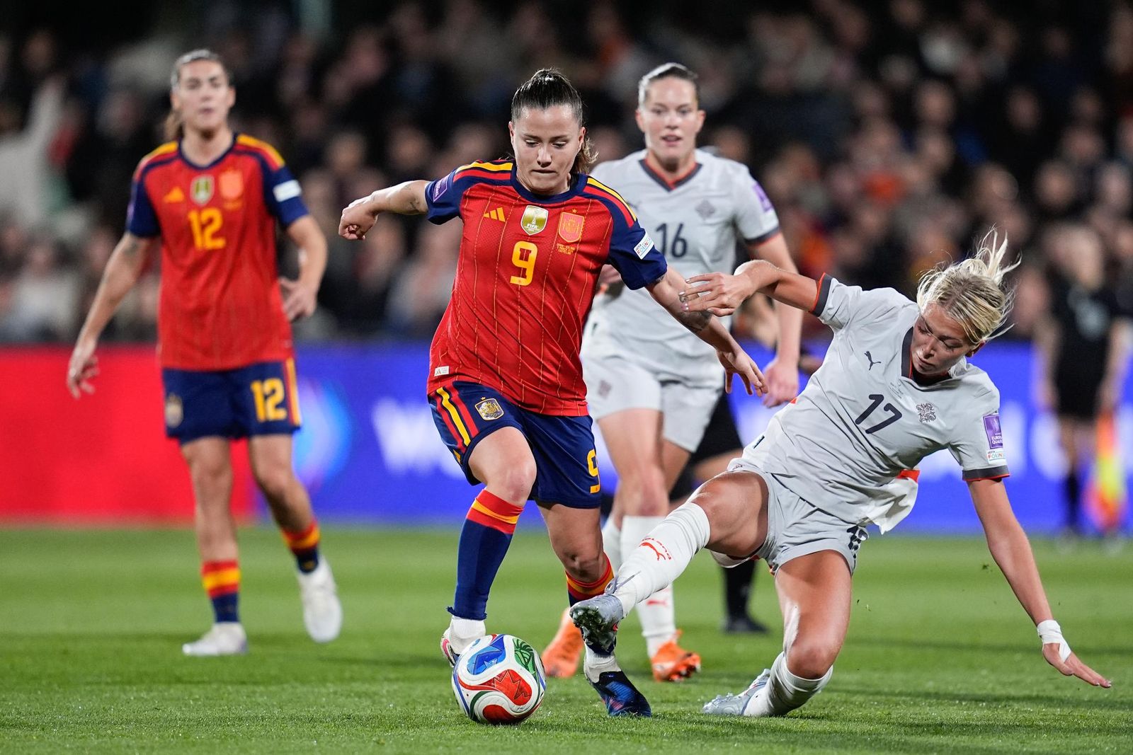 Las fotos del España-Islandia de fútbol femenino