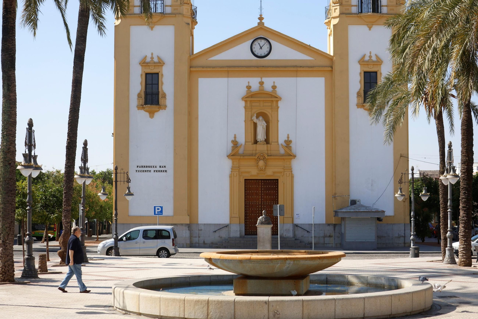 Un paseo en imágenes por el barrio cordobés de Cañero en un día de verano