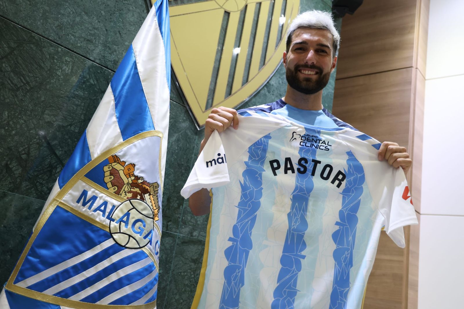 Las fotos de la presentación de Álex Pastor con el Málaga CF