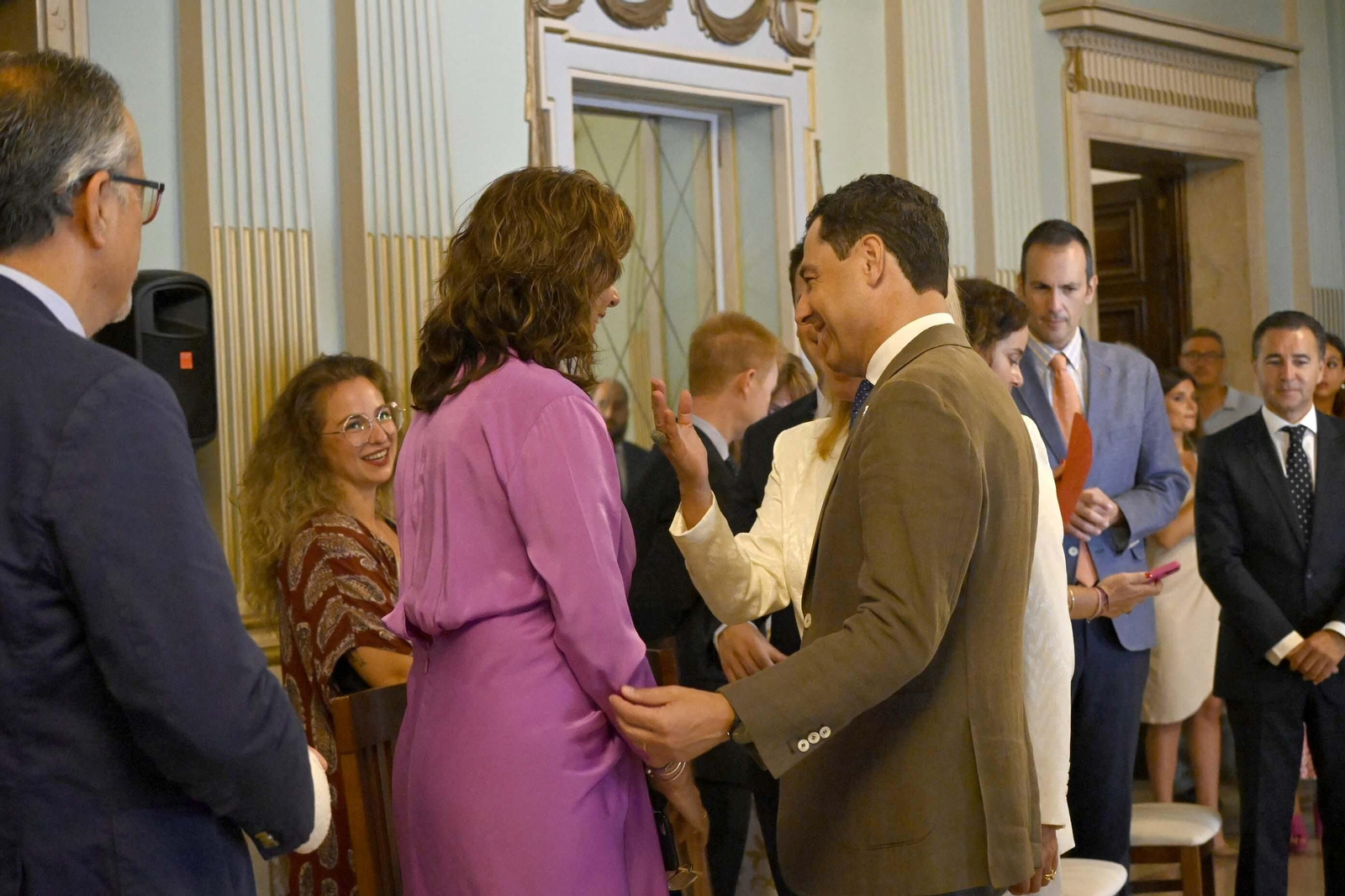 Visita de Juanma Moreno al Ayuntamiento de Huelva, en Imágenes