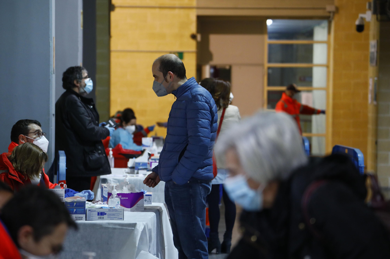 Los test de antígenos al profesorado en Vista Alegre, en fotografías