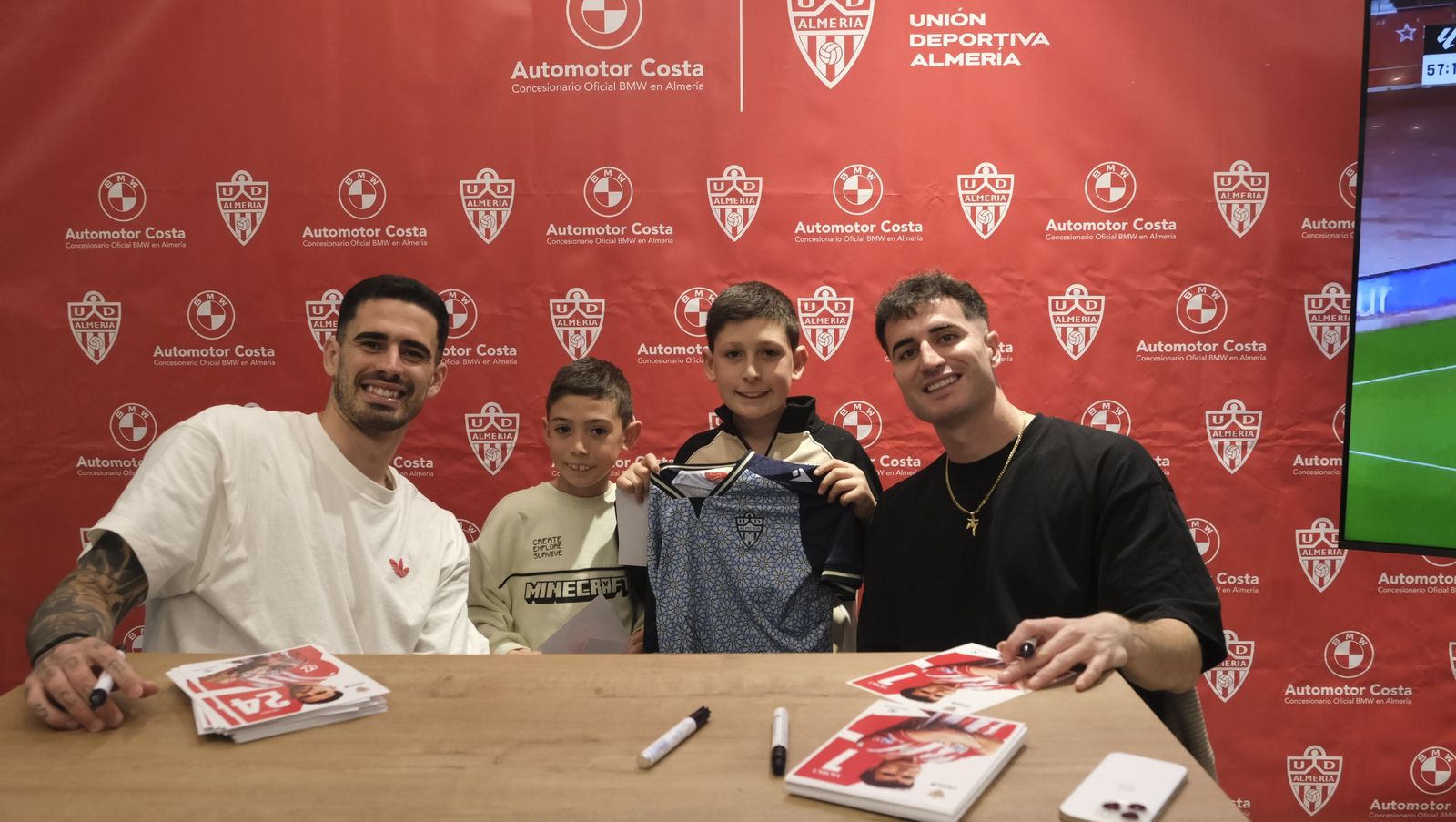 La firma de autógrafos de Jon Morcillo y Miguel de la Fuente en Automotor Costa BMW