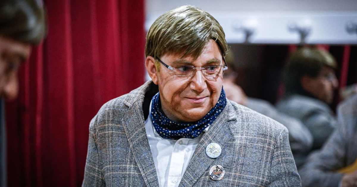 La emoción del autor de la chirigota de los Stephen Hawking tras su pase a la final: "He vivido cosas bonitas en Carnaval pero esto es distinto"