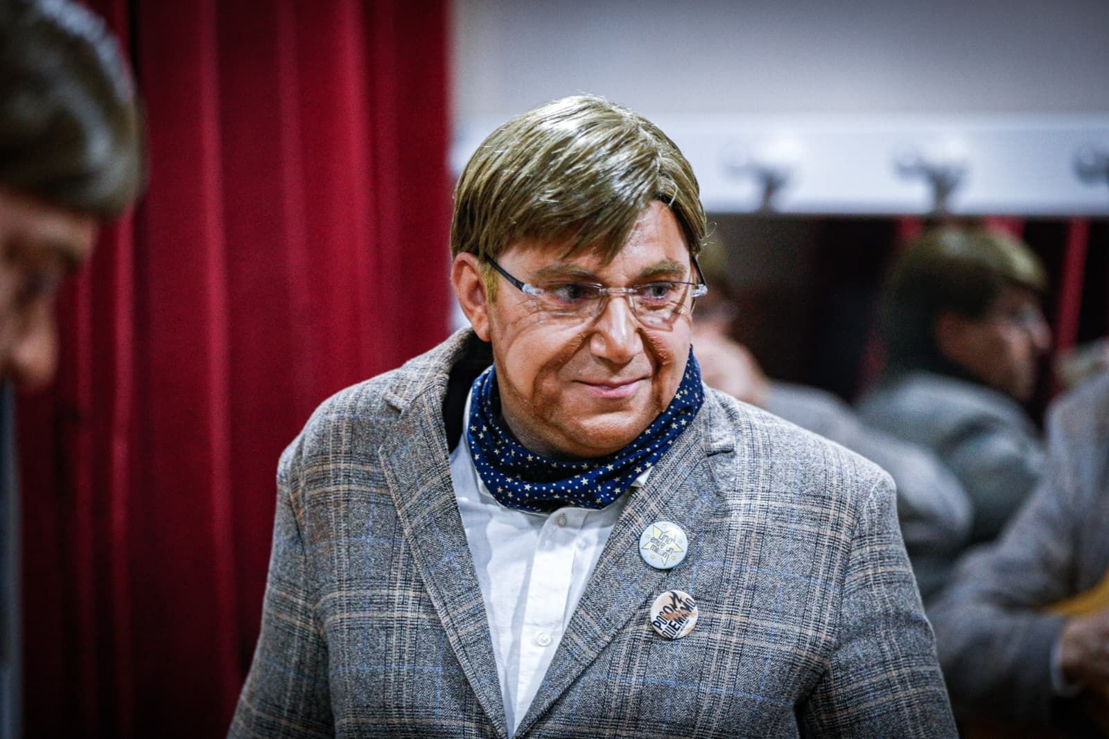 Miguel Ángel Llull, autor de 'Una chirigota en teoría', en camerinos durante las semifinales del COAC 2026