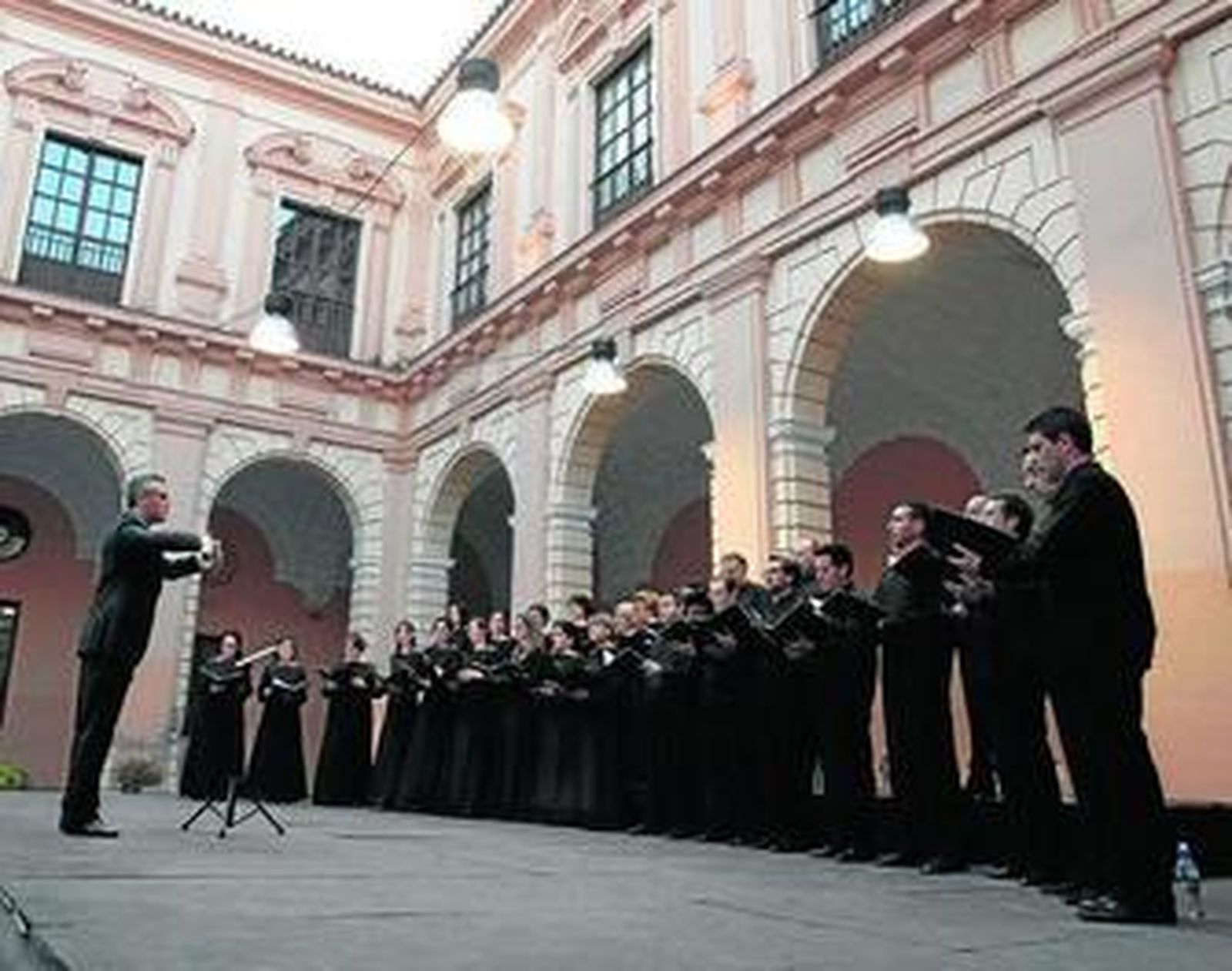 Actuación del Coro de la Sociedad Musical de Sevilla.