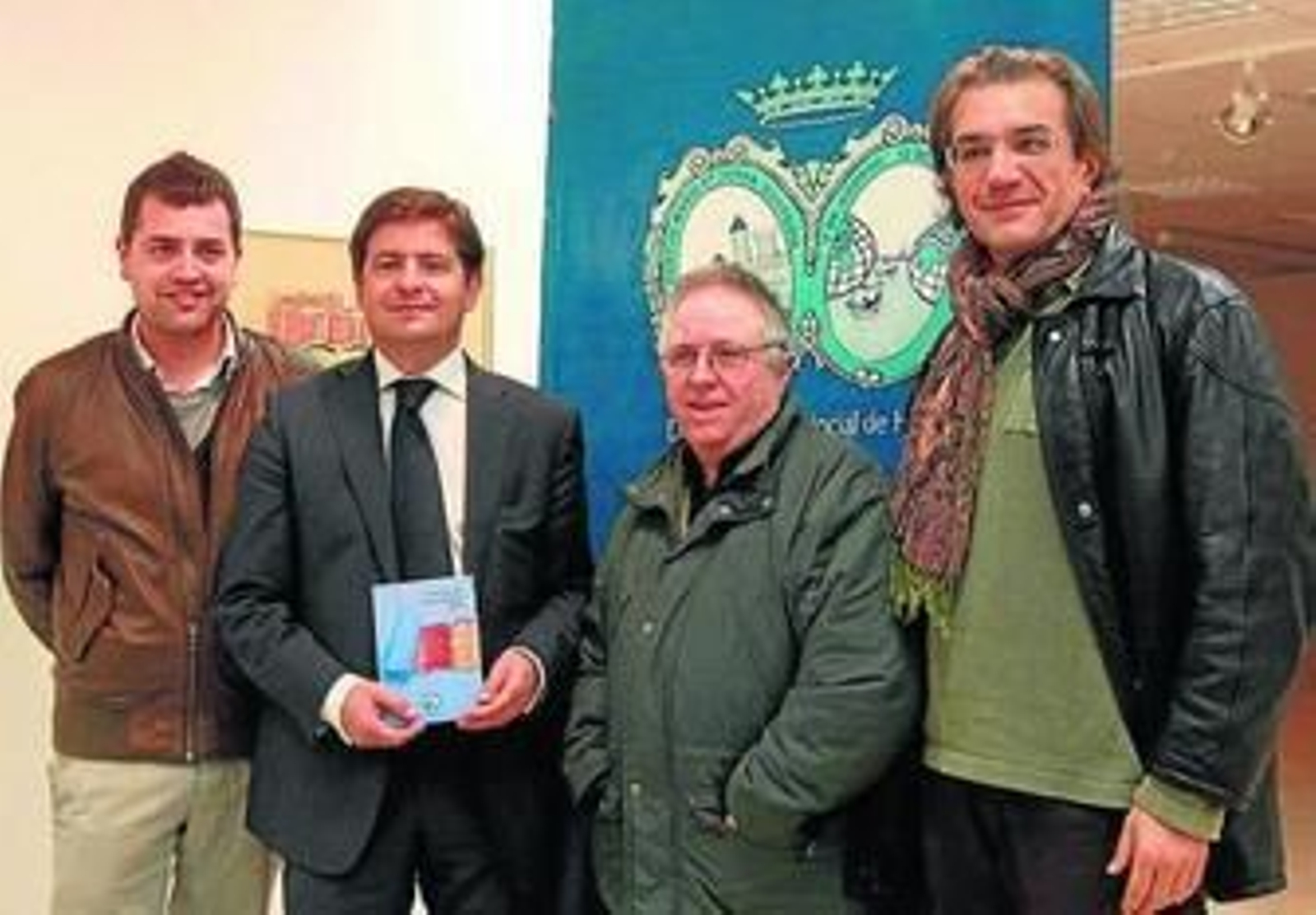Los ganadores, con Juan Serrato y Jesús Domínguez.