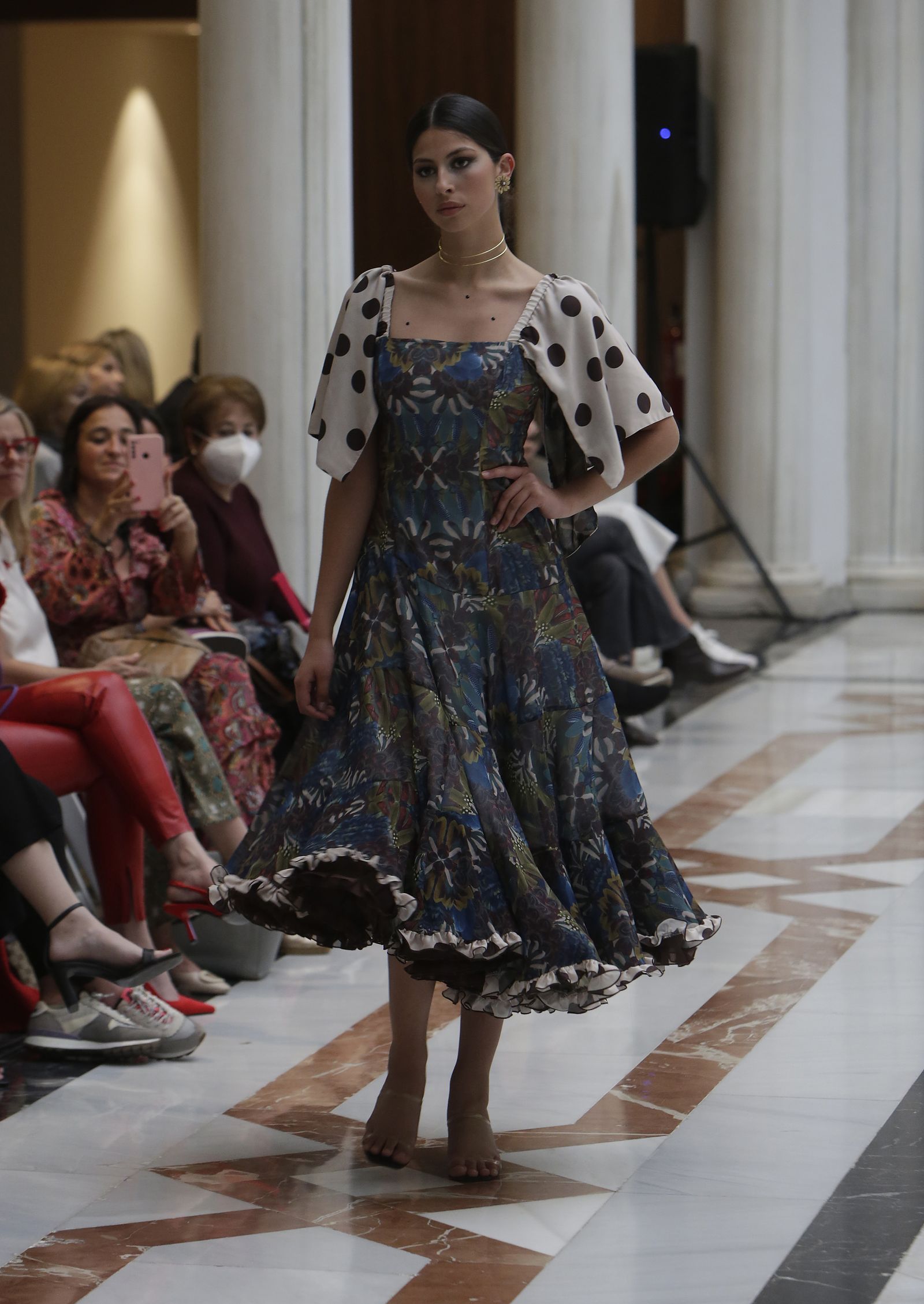 Desfile moda flamenca en las vísperas de la Feria de Abril CaixaBank