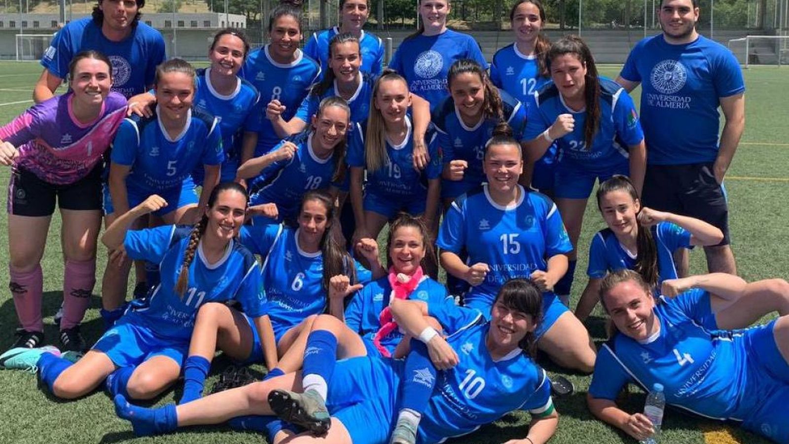 Las jugadoras de la UAL celebran una de las victorias en este torneo.