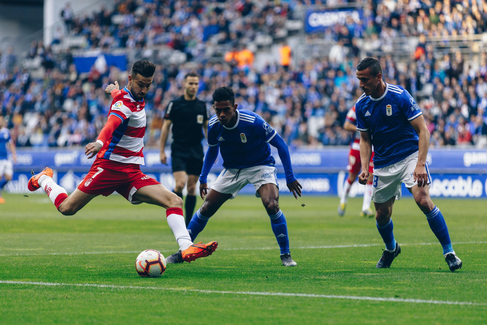 Vadillo no pudo conectar con sus compañeros en la primera mitad.