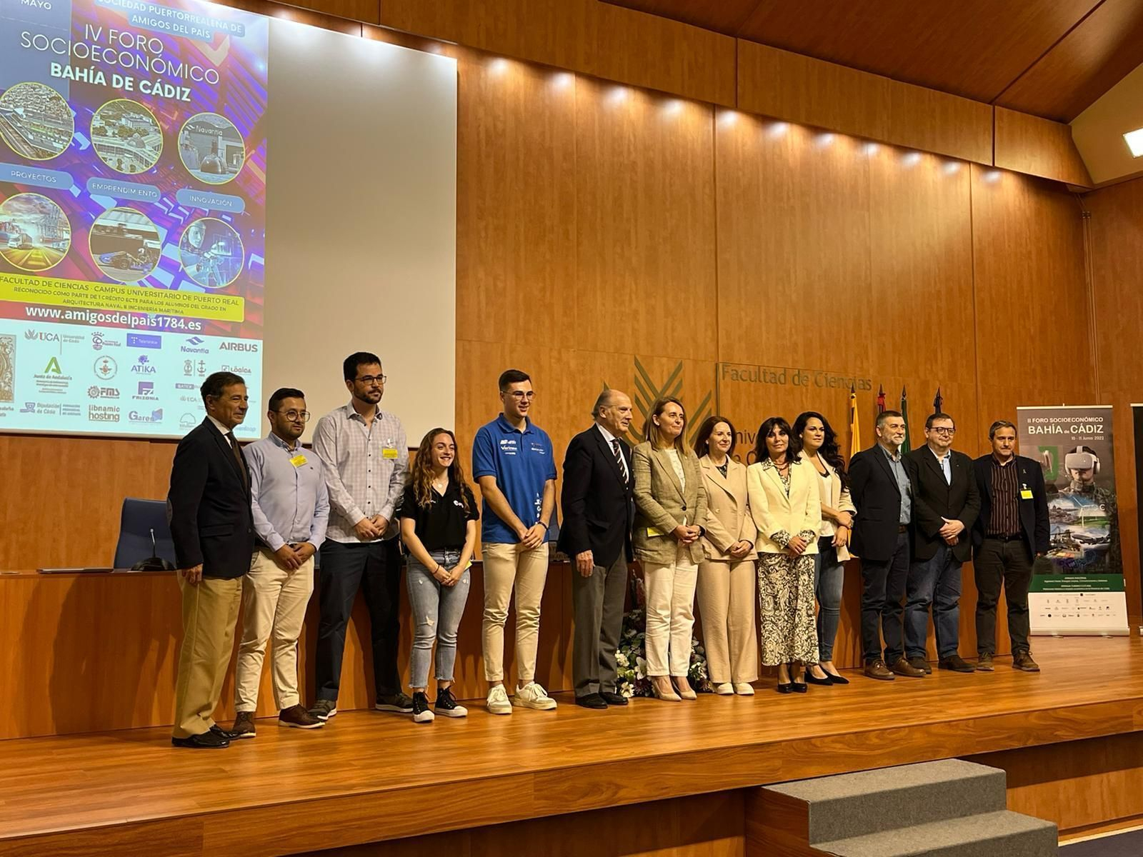 Foto de familia de la apertura del IV Foro Socioeconómico Bahía de Cádiz