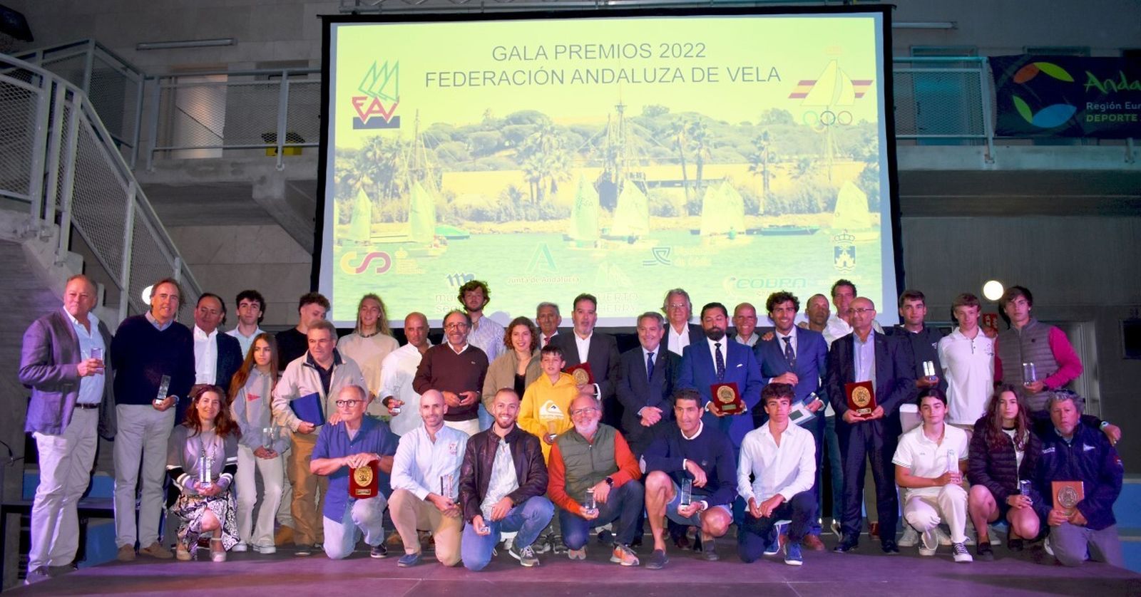 Foto de familia al término del acto celebrado en el Centro de Tecnificación Deportiva de Vela Bahía de Cádiz.