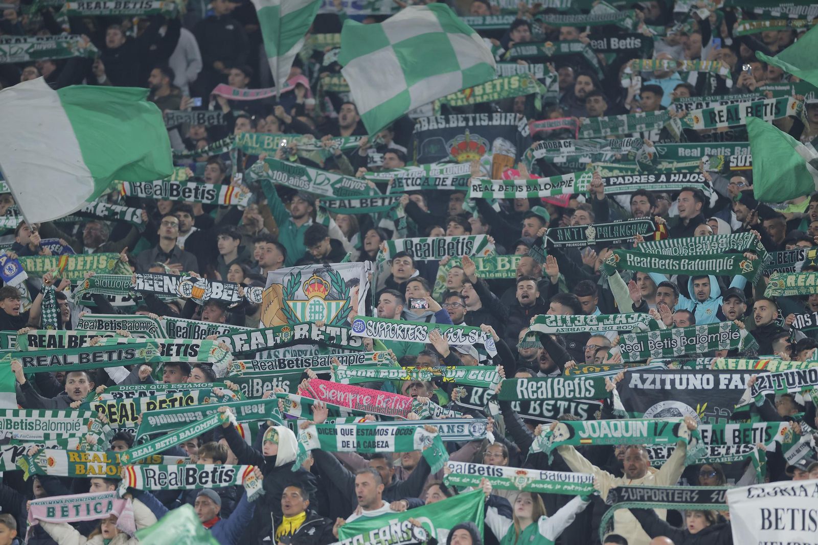 Búscate en las fotos del Betis - Utrecht