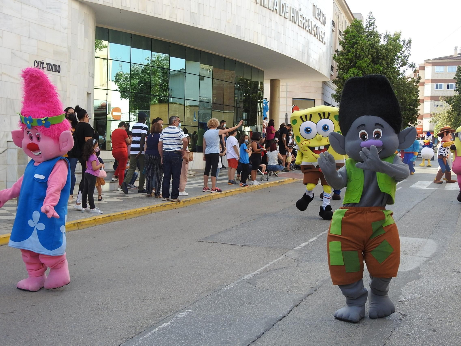 Uno de los pasacalles celebrados.