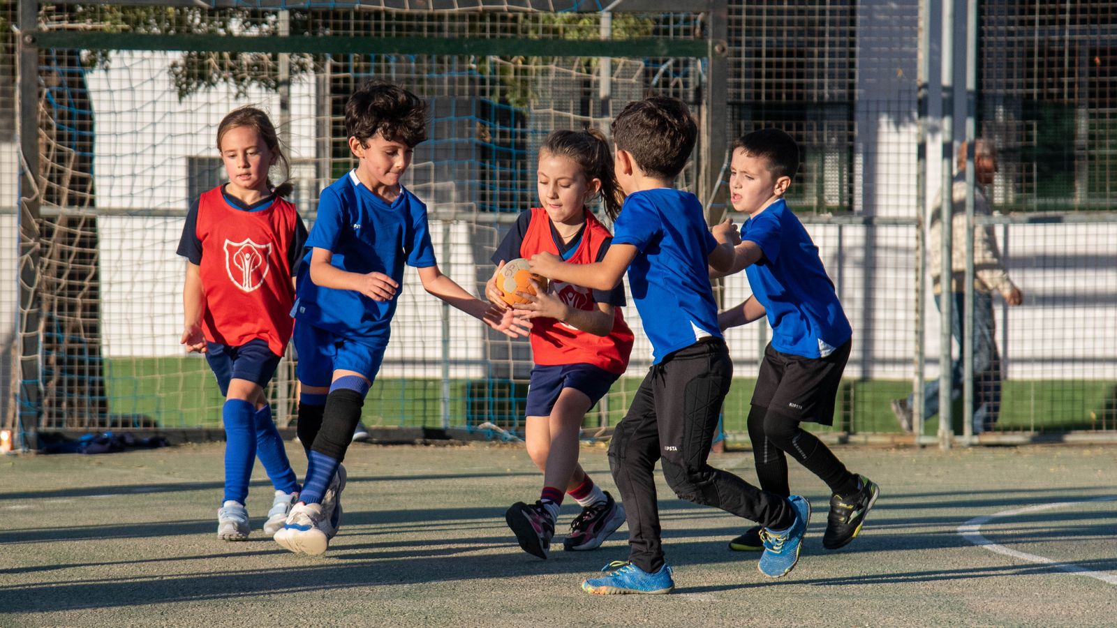 La fotos de los Juegos Municipales de Balonmano en el colegio Los Pinos
