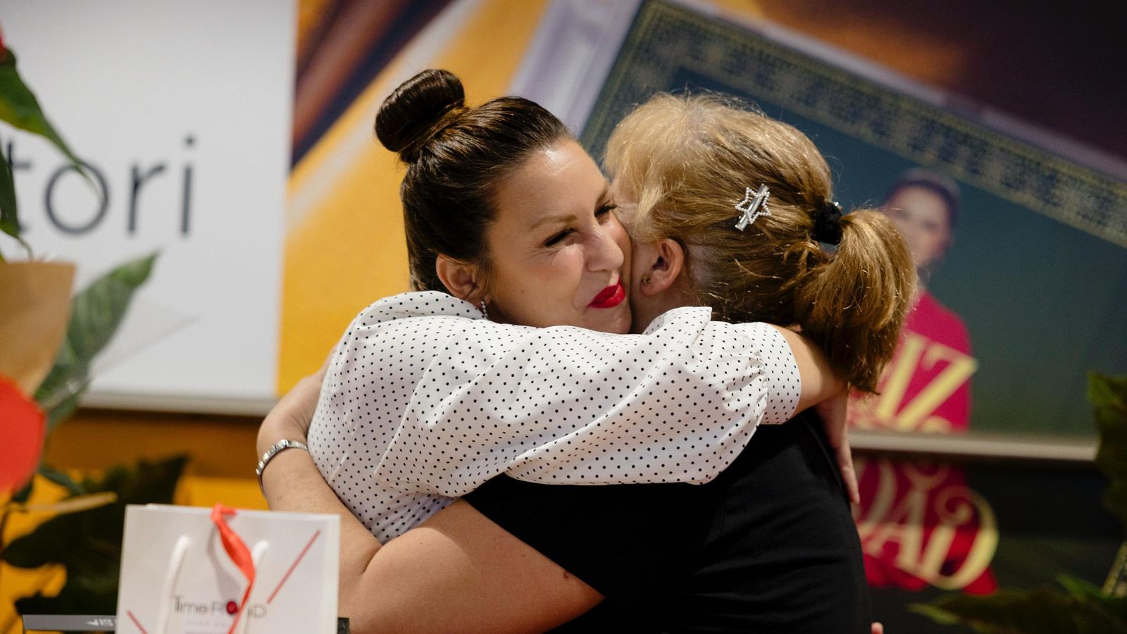 Las imágenes de la firma de discos de Niña Pastori en Cádiz