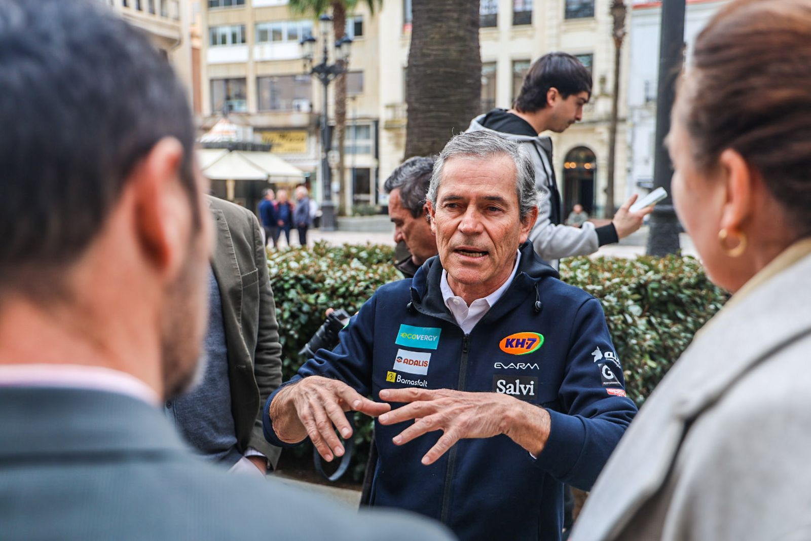 Fotografías de la llegada del vehículo ganador del último Rally Dakar en la categoría Mission 1000, enmarcado en la Jornada 'Huelva presente y futuro en movilidad sostenible y desarrollo territorial'