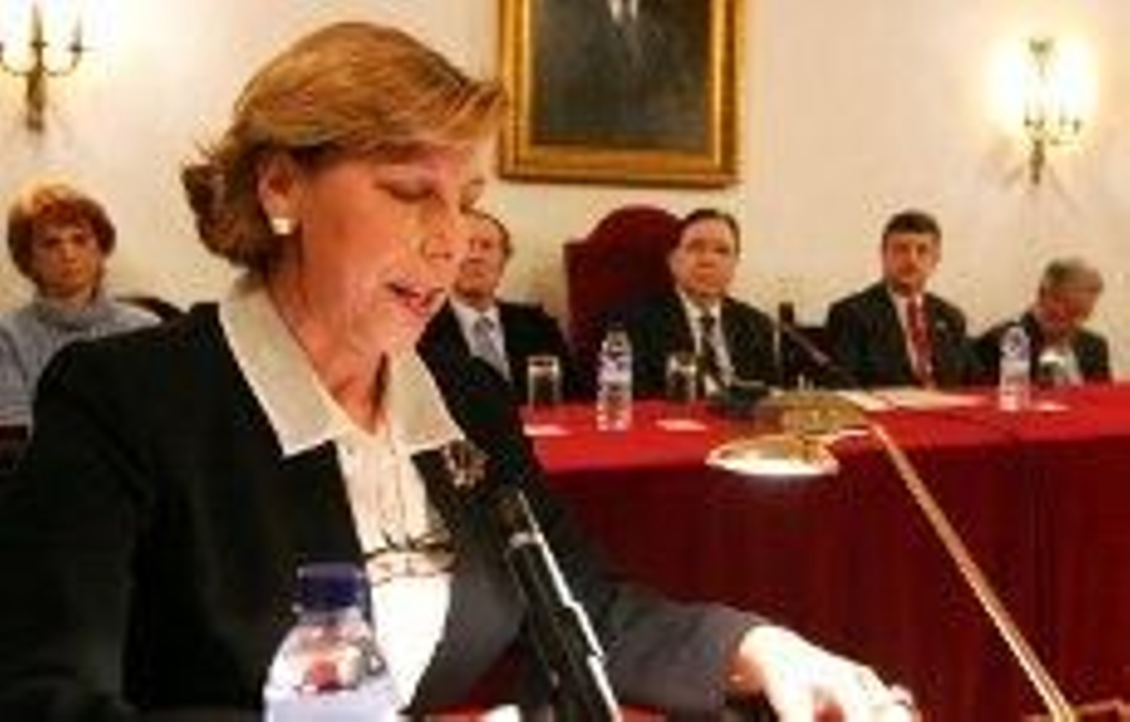 La maestra Pilar Chico ingresa en la Academia San Dionisio