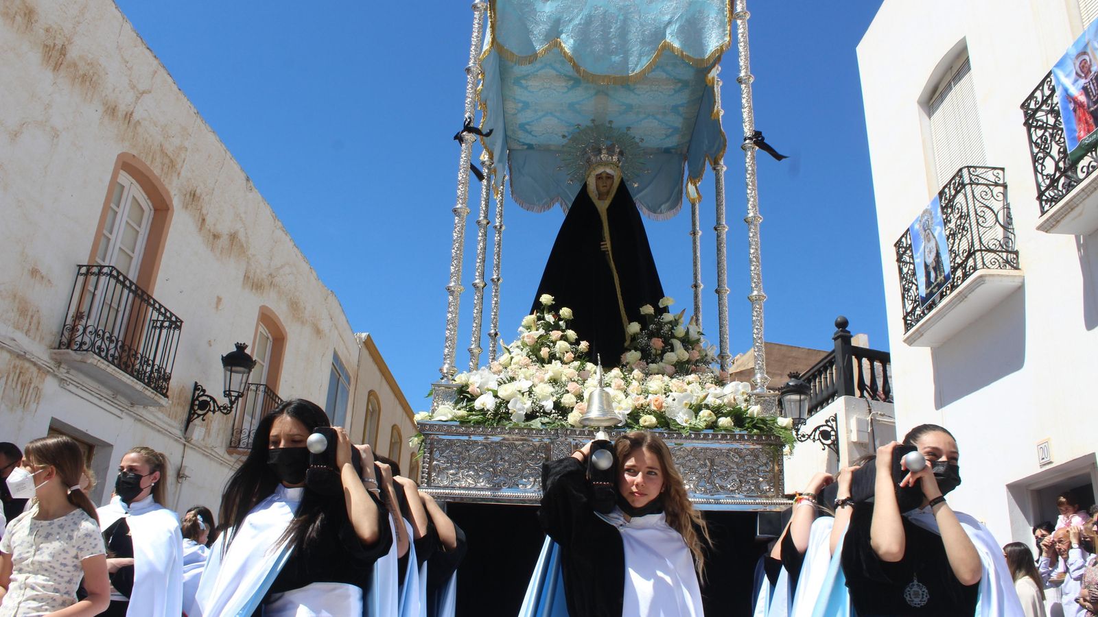 La Virgen de los Dolores llega a la plaza en Turre.