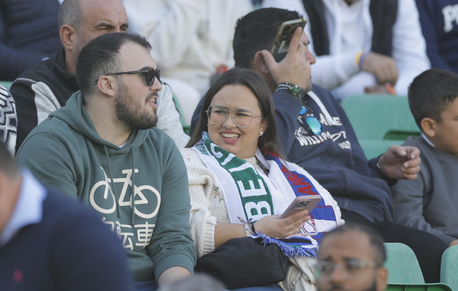 Búscate en las fotos del Betis - Barcelona