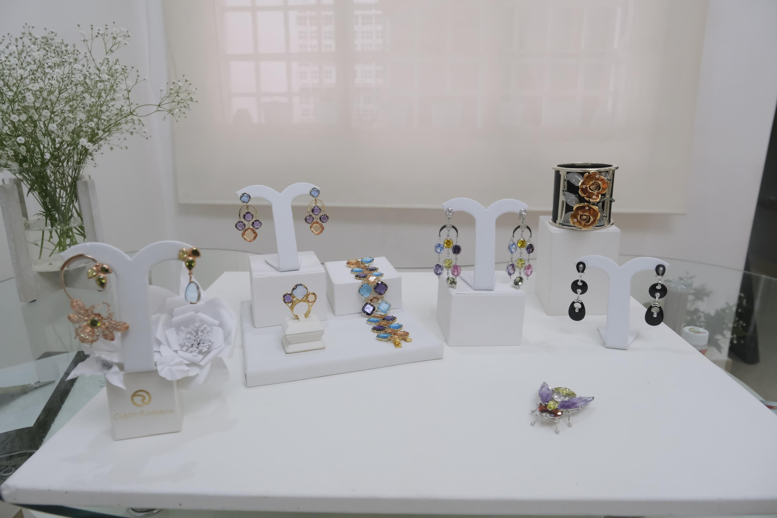 Entramos en el espectacular atelier del diseñador de joyas Cisco Romero, en fotos