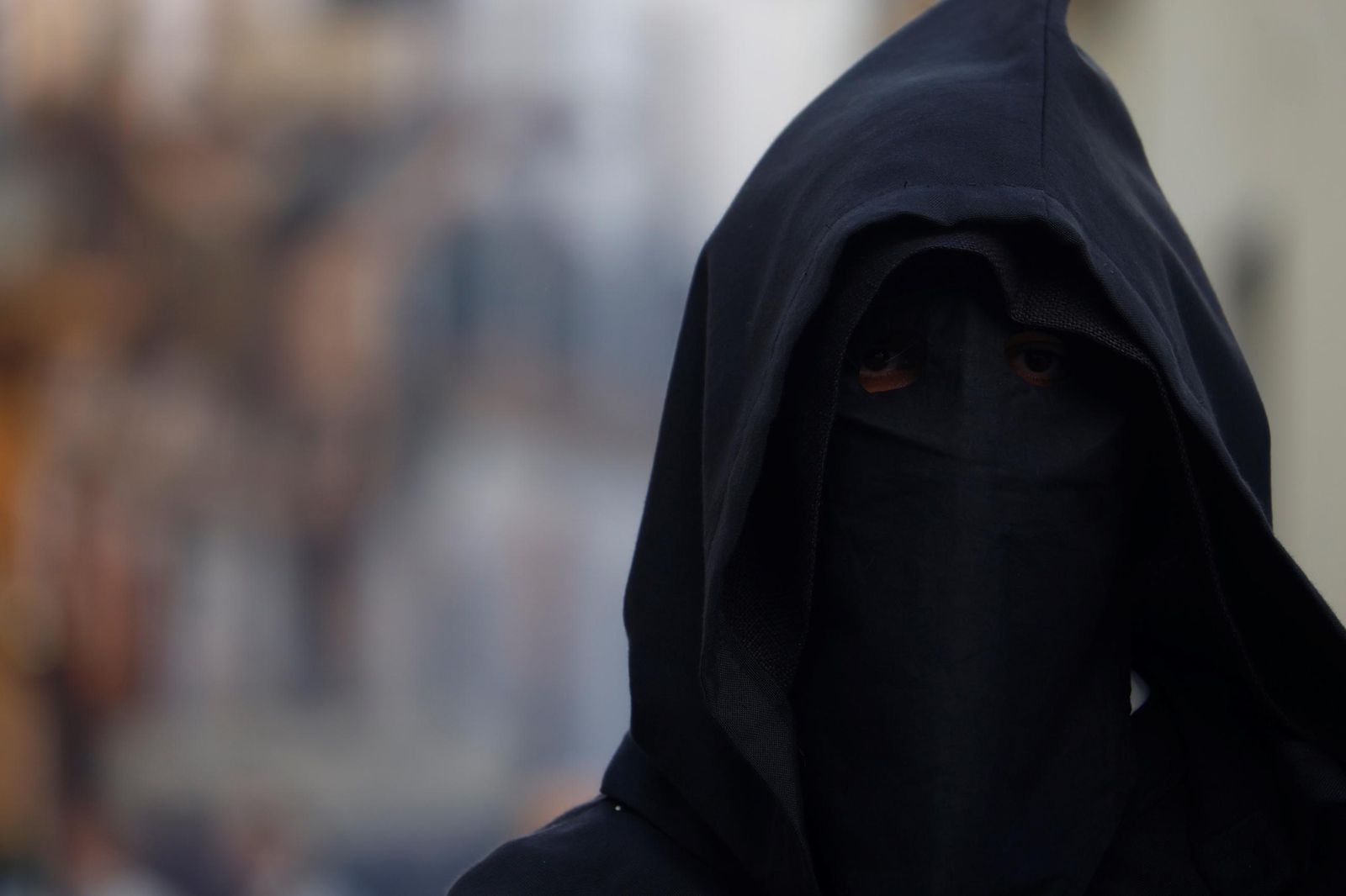 La procesión de la Universitaria en este Martes Santo de Córdoba, en imágenes