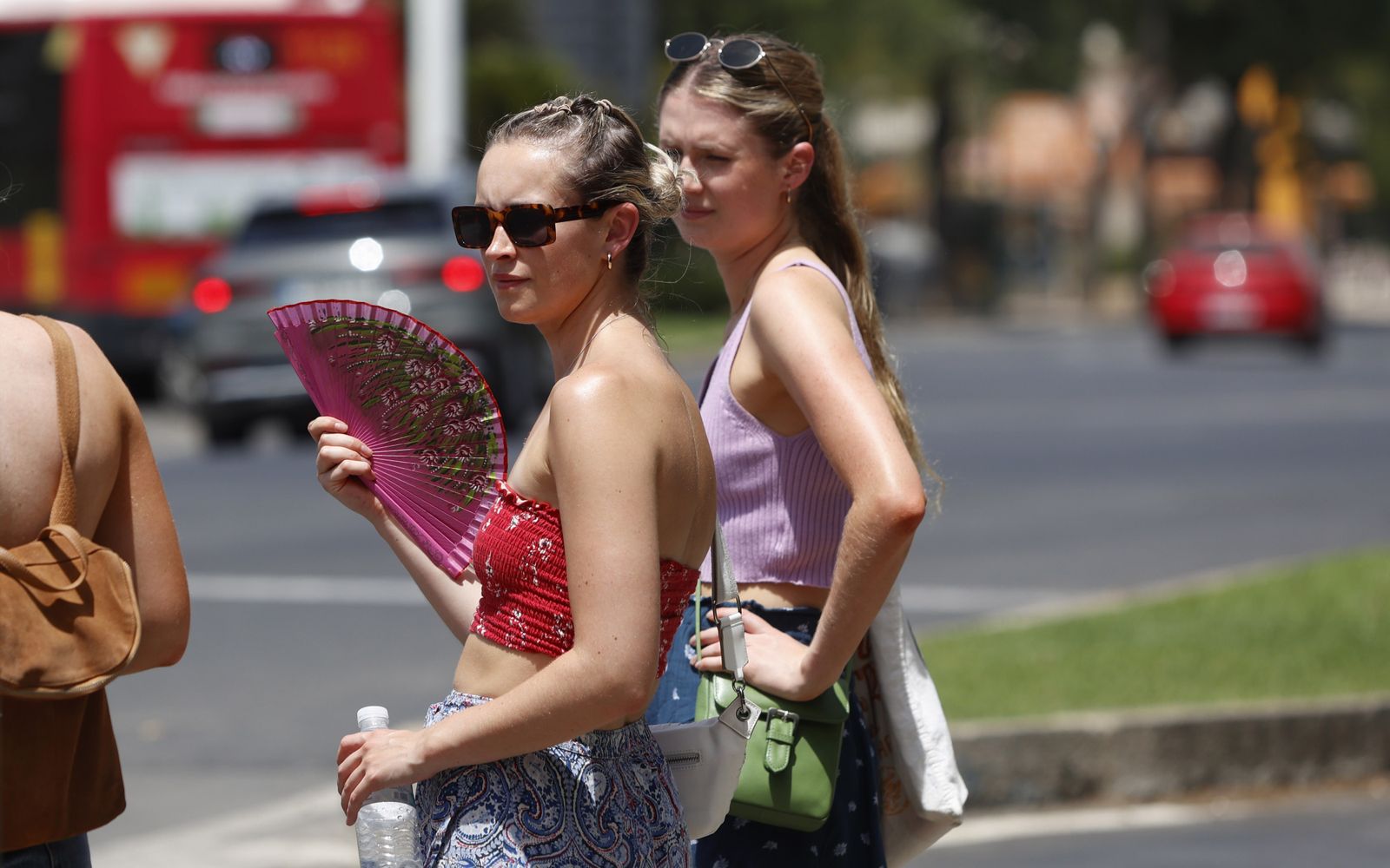 Dos jóvenes en Sevilla.