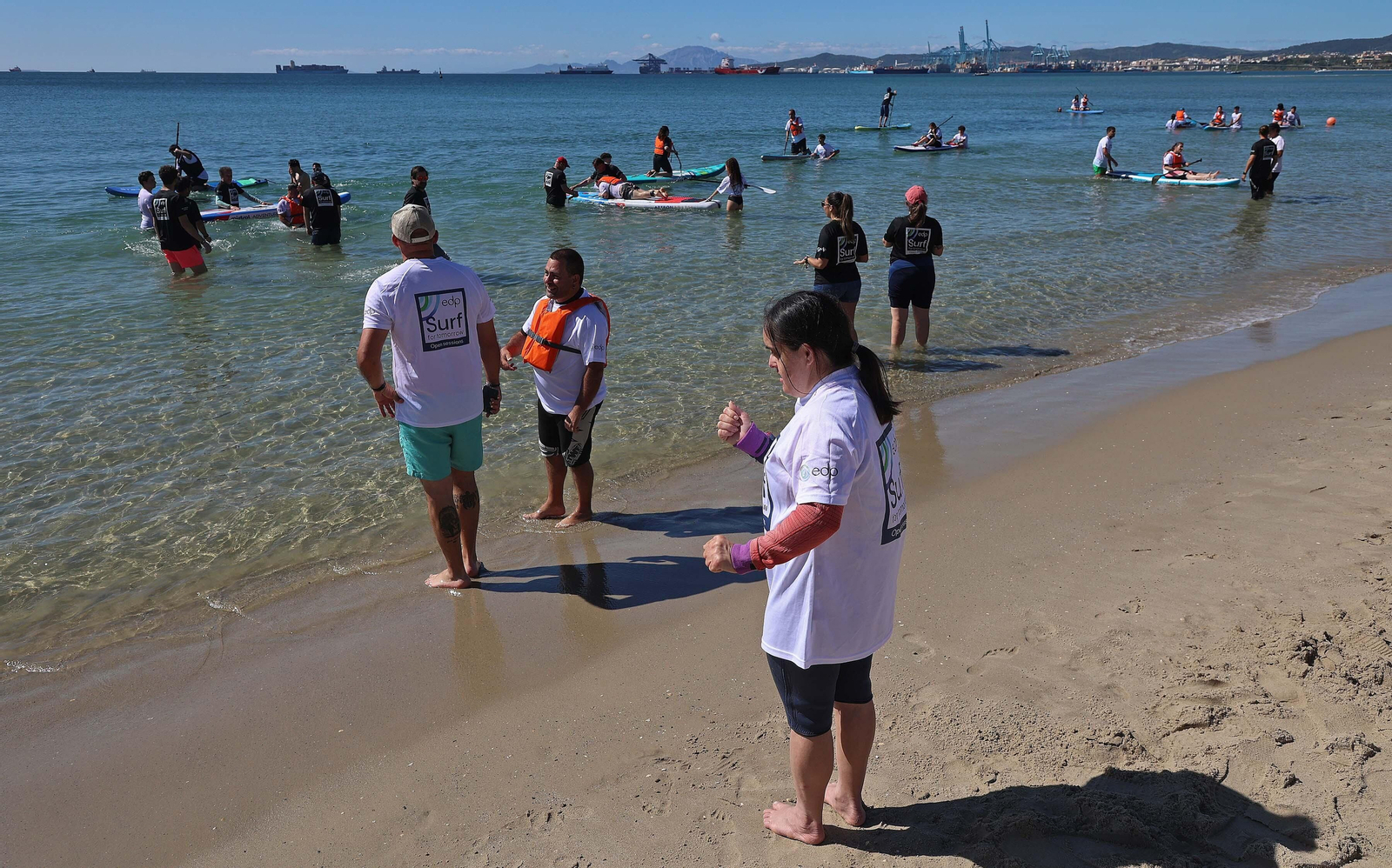 Fotos de la jornada de paddel surf inclusivo de EDP en Palmones