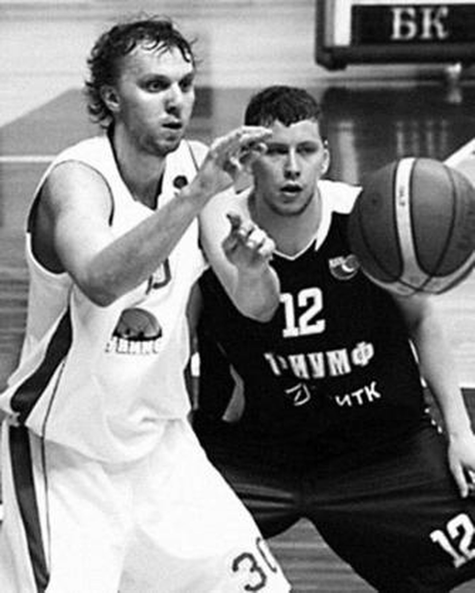 Savanovic (de blanco), en un partido ante el Triumph Lyubertsy.