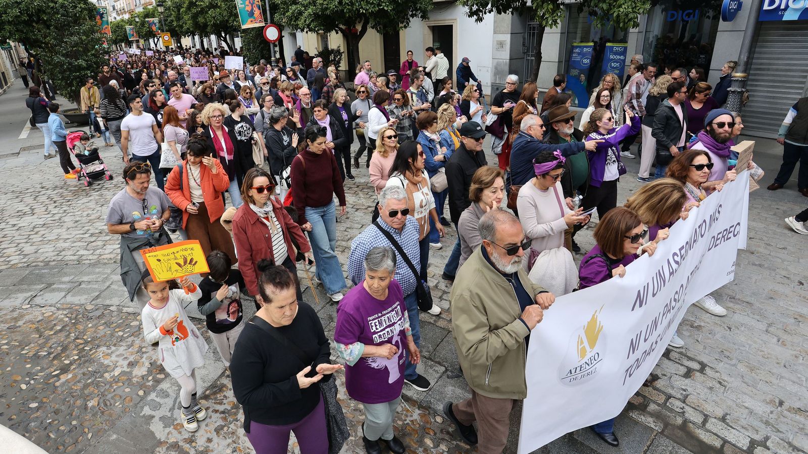 Imágenes de la manifestación en Jerez por el Día Internacional de las Mujeres