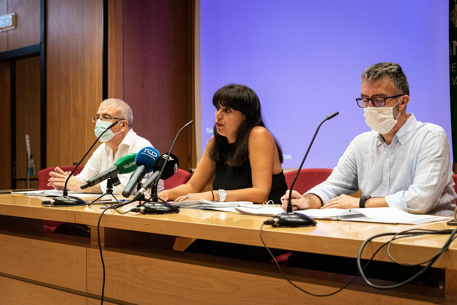 José Orihuela, Estela Villalba y Antonio Pérez, en la rueda de prensa de ayer en Educación.