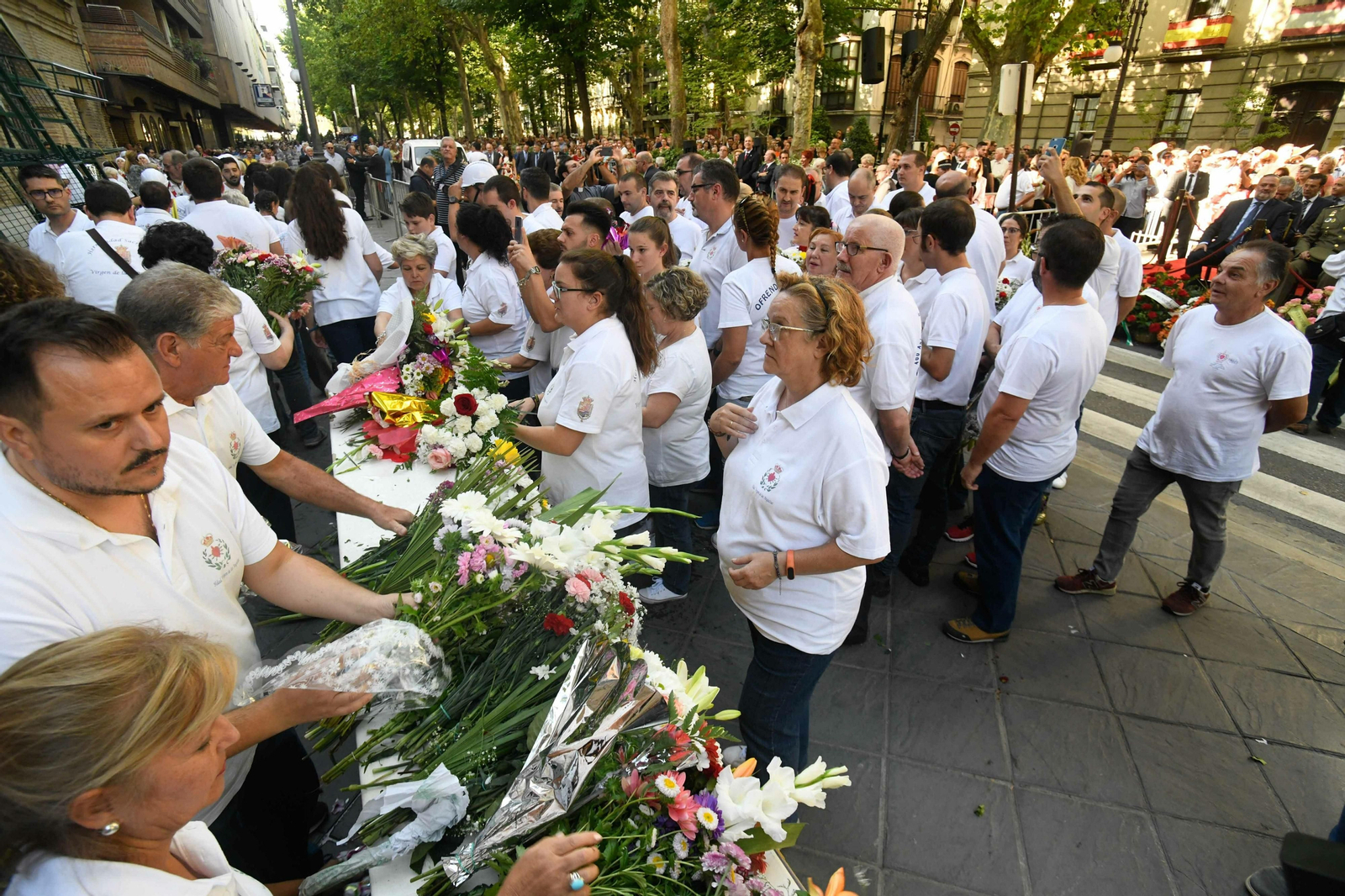 La Ofrenda floral a la Virgen de las Angustias, en imágenes