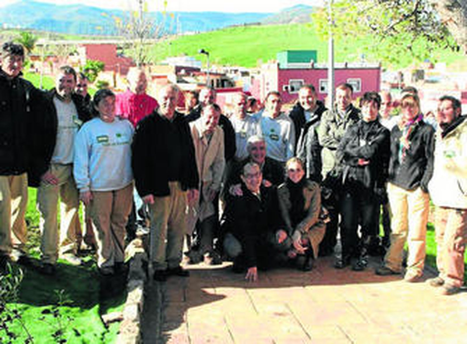 Imagen de grupo integrado por representantes de las administraciones, coordinadoras y alumnos.