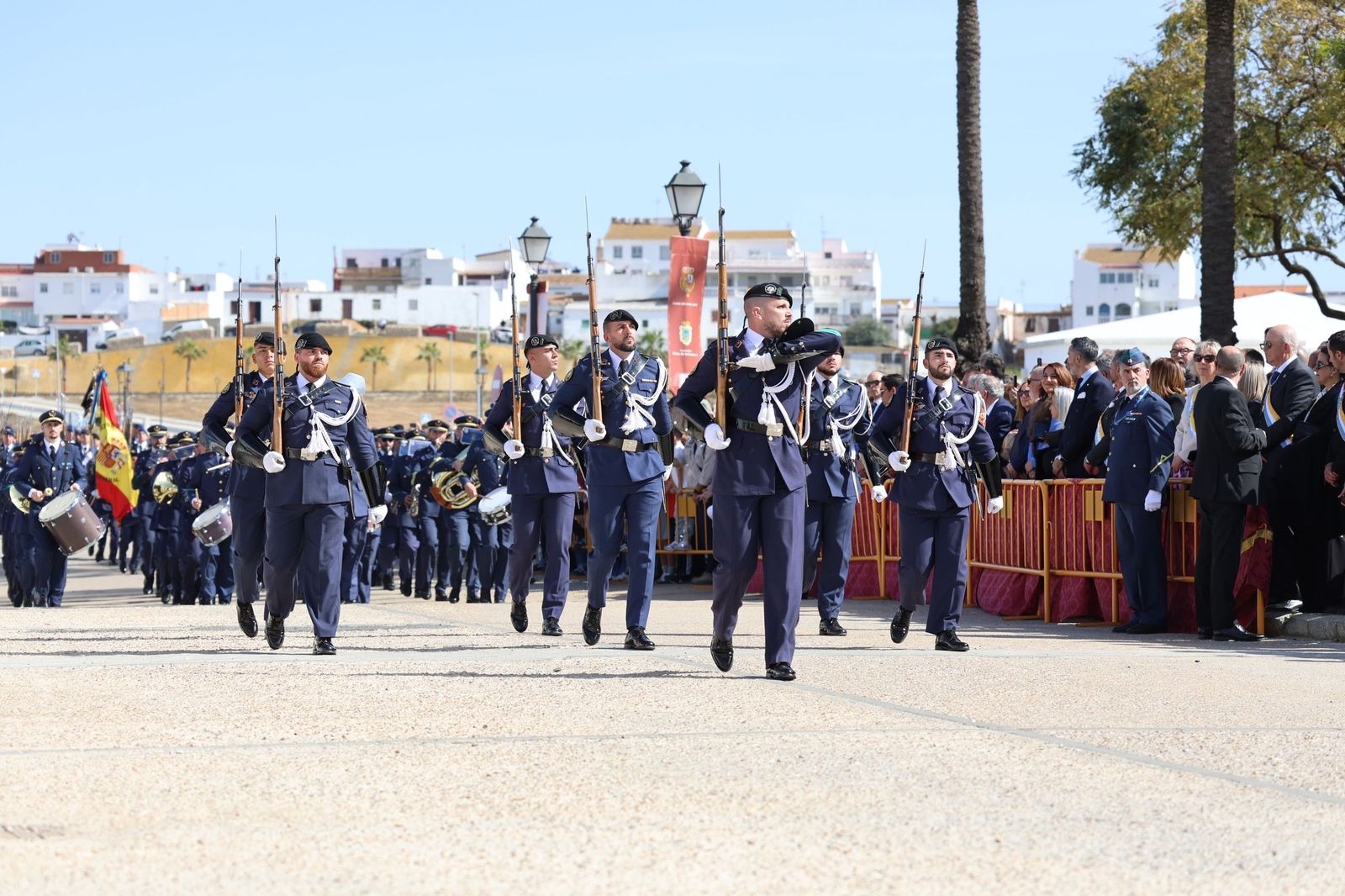 Fotografías del Acto Militar presidido por S.M. el Rey Felipe VI con motivo del centenario del Plus Ultra
