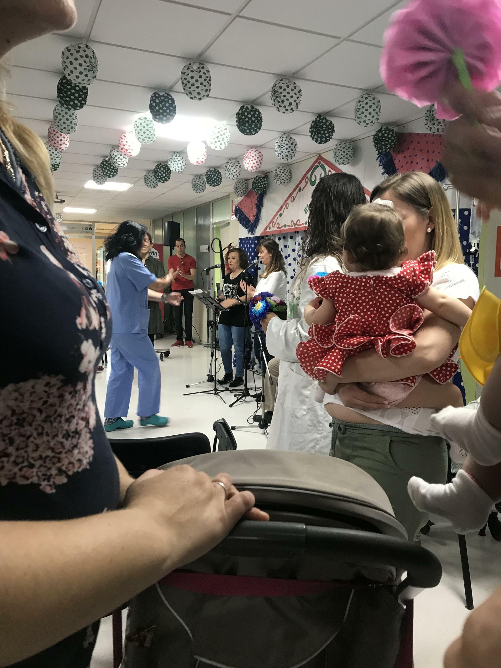 Apertura de la Caseta de Feria 'El Pijama' en Pediatría del Hospital Macarena.