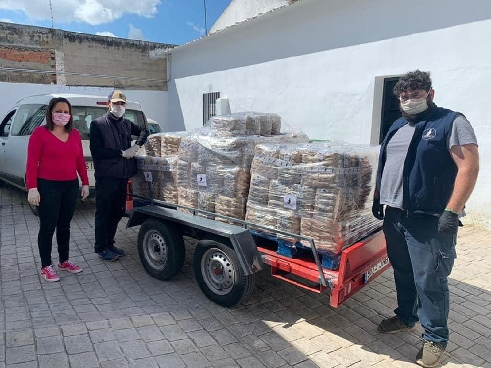 Reparto de material en Fuente Palmera.