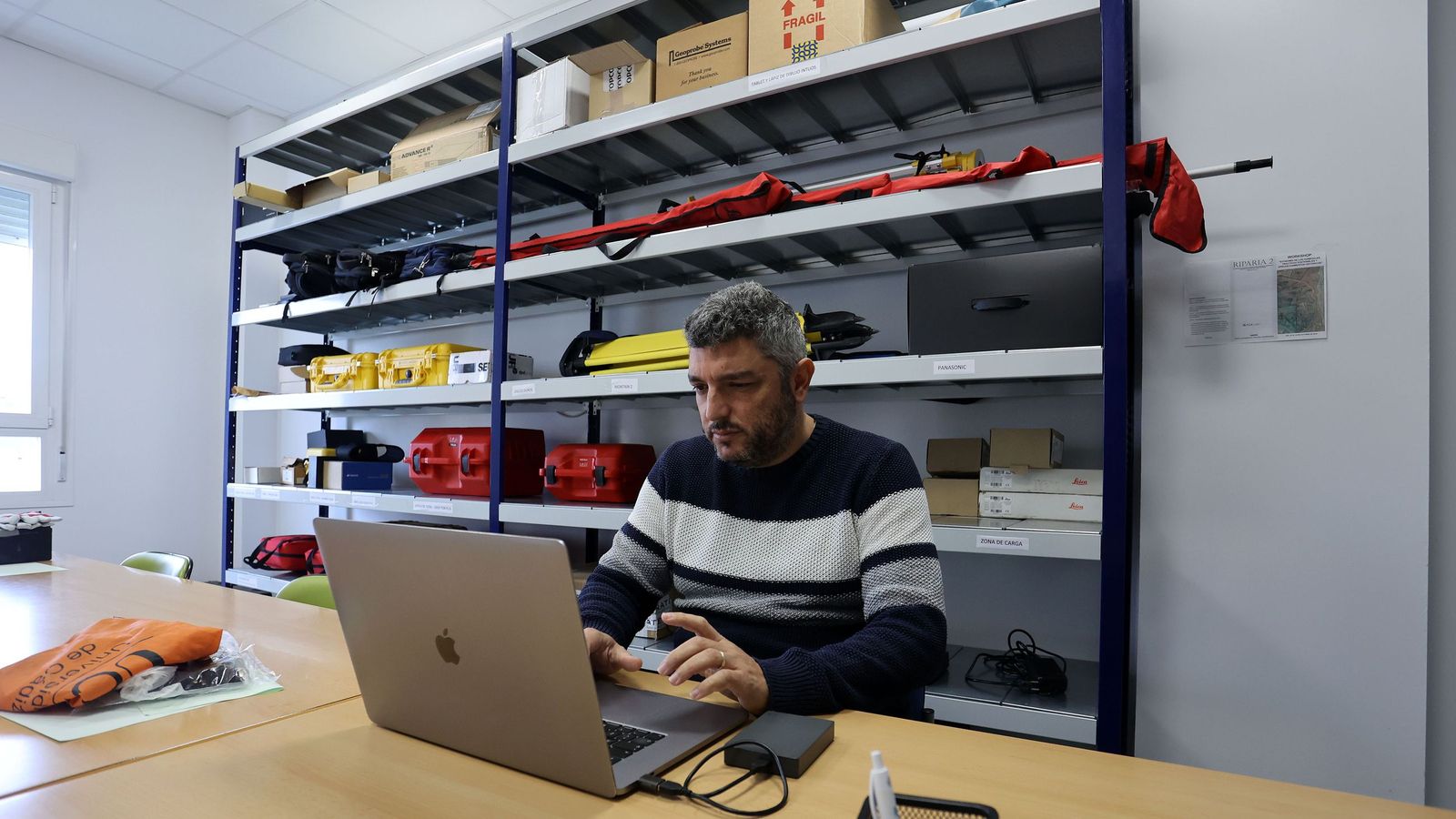 Gestión de datos en una de las salas del Laboratorio.