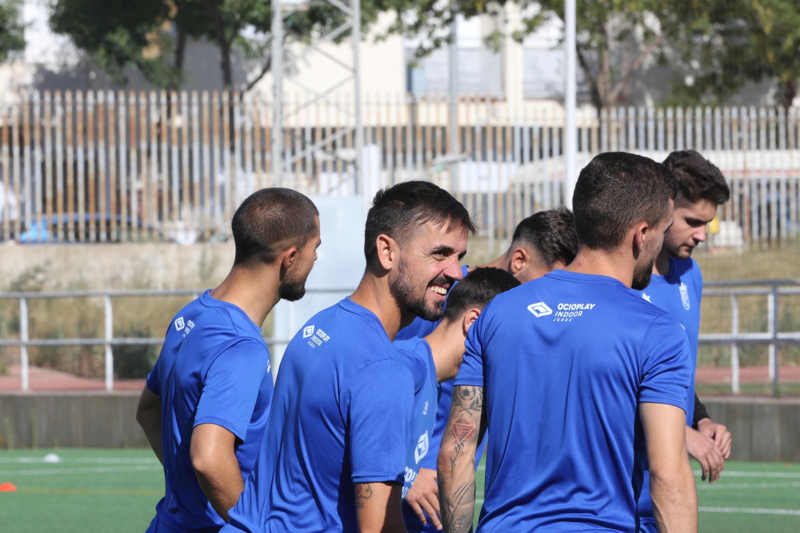 Carlos Calvo (c) en un entrenamiento.