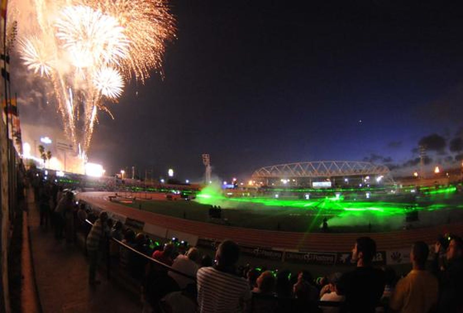 Luz y color en Bahía Sur en la ceremonia de apertura de los XIV Juegos Iberoamericanos San Fernando 2010. 

Foto: Elias Pimentel y Joaquin Pino