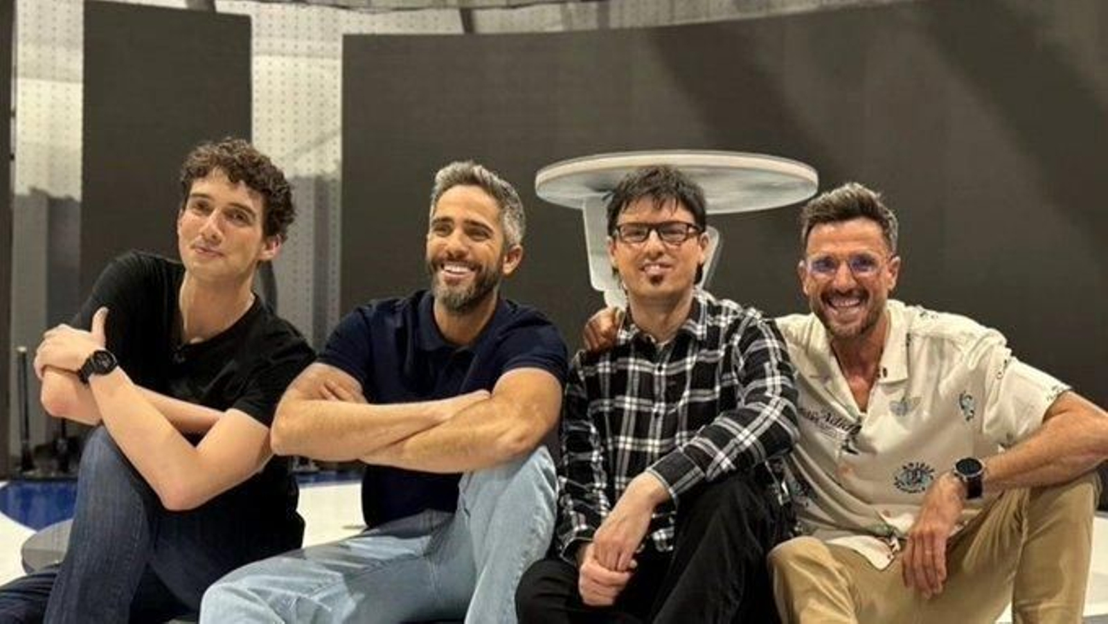 Fer, en rprimer término con Roberto Leal, Moisés Laguardia y el atleta Chema Martínez, el día que fue de invitado