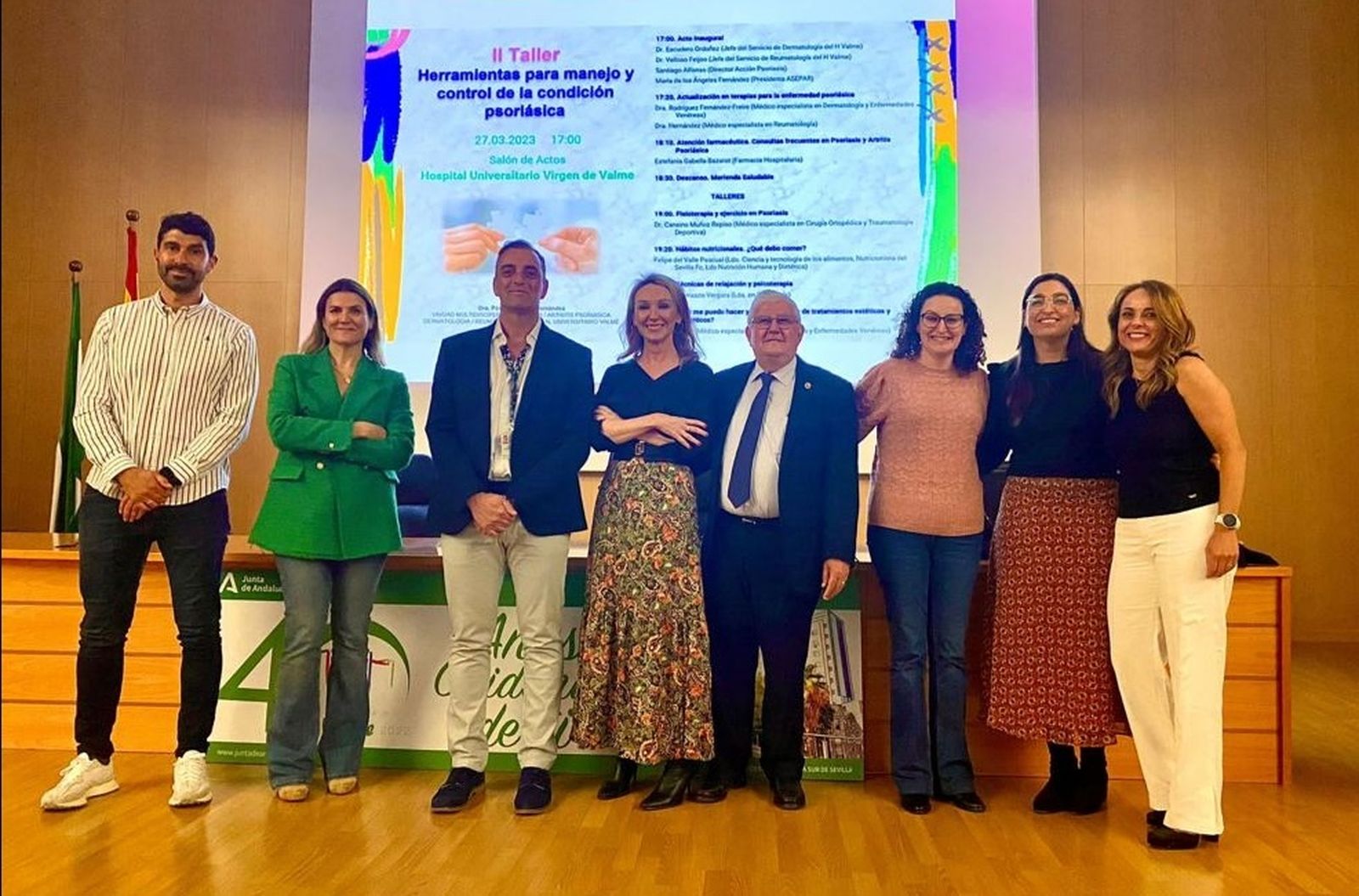 Los referentes de los servicios de Dermatología y Reumatología (organizadores de este foro con pacientes), junto a los ponentes.