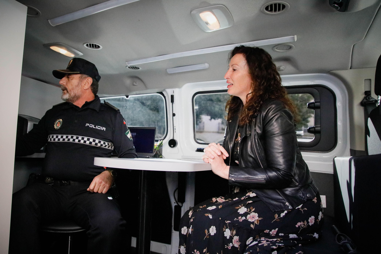 Presentación vehículos y motos policía local en imágenes