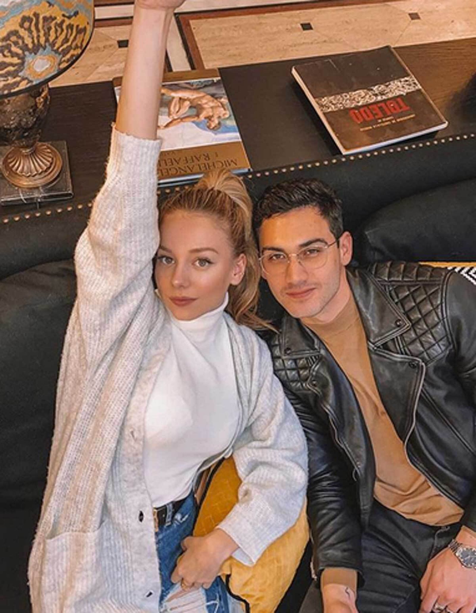 Ester Expósito y Alejandro Speitzer.