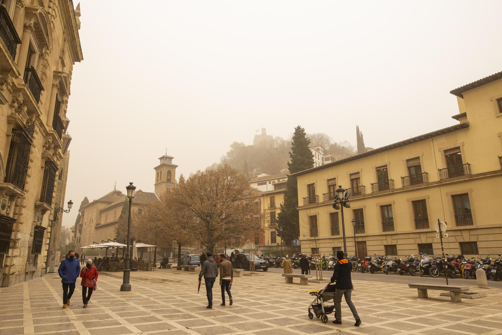 Imagen de archivo de lluvias con calima producidas en Granada en 2022