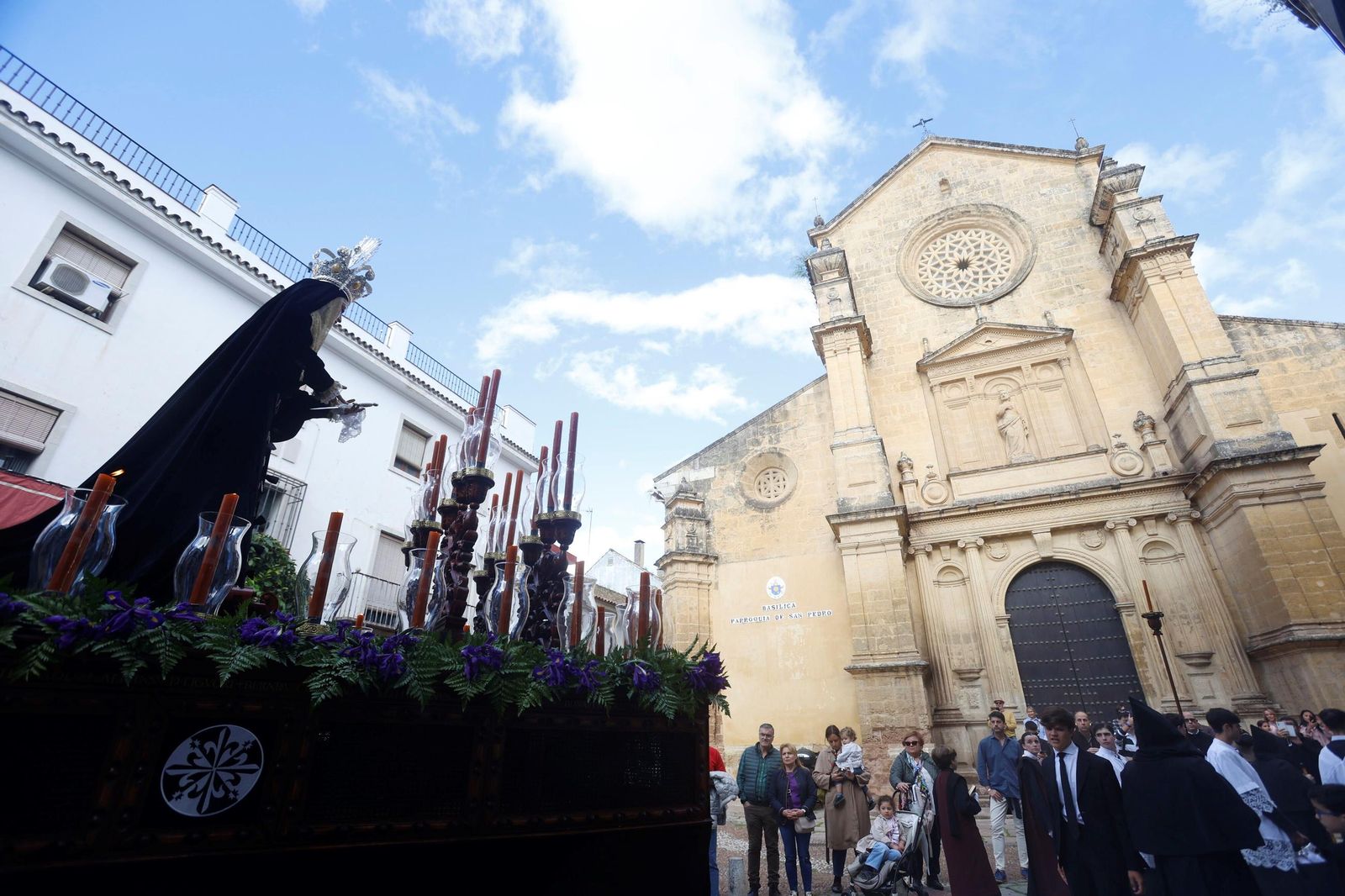 La procesión de la Universitaria en este Martes Santo de Córdoba, en imágenes