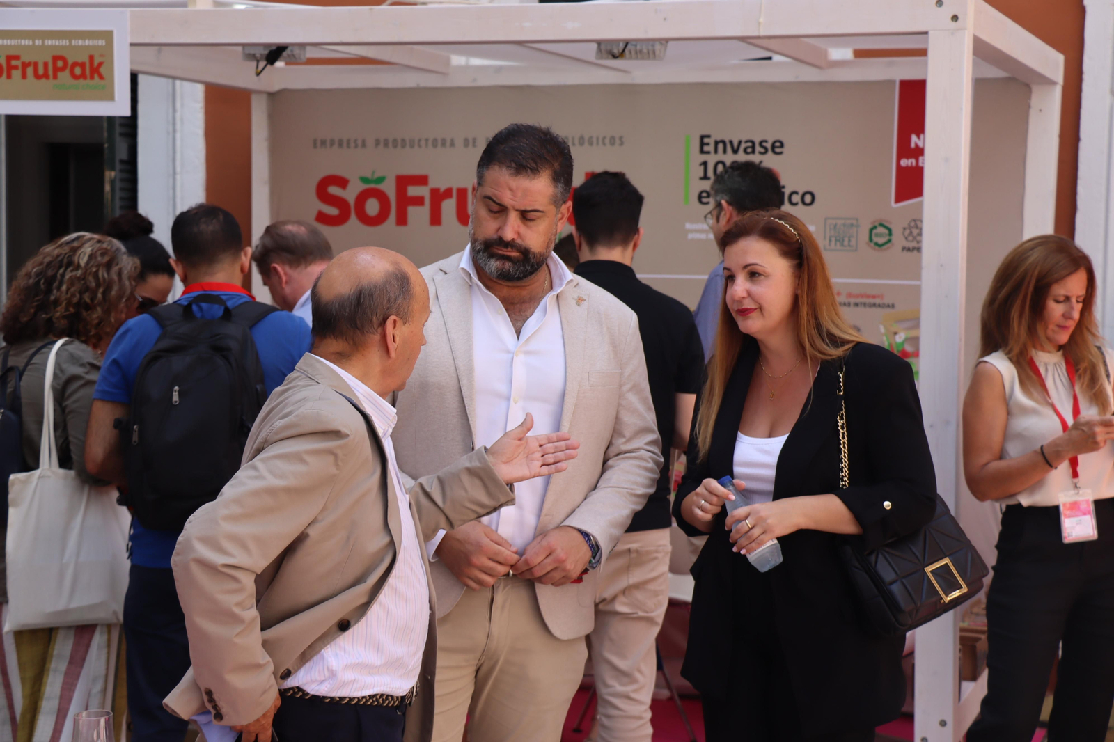 Imágenes del ambiente en la VIII Congreso Internacional de Frutos Rojos en Huelva