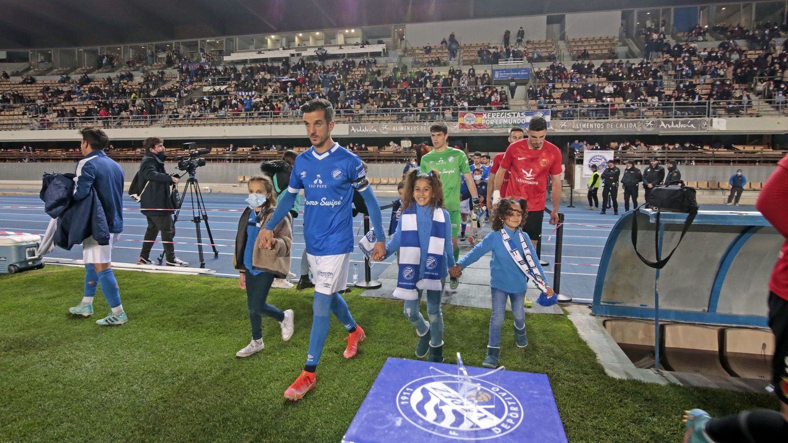 La peña Xerecistas por el Mundo muestra su cara solidaria con el club.