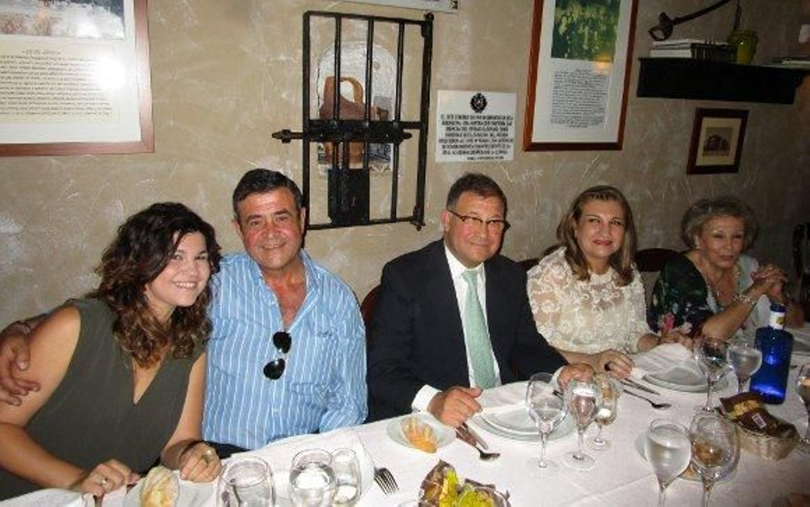 Casilda y Javier Pantoja, el homenajeado Servando Pantoja, Rosi Ferrari y Ana Álvarez Biedman.

Foto: Ignacio Casas de Ciria