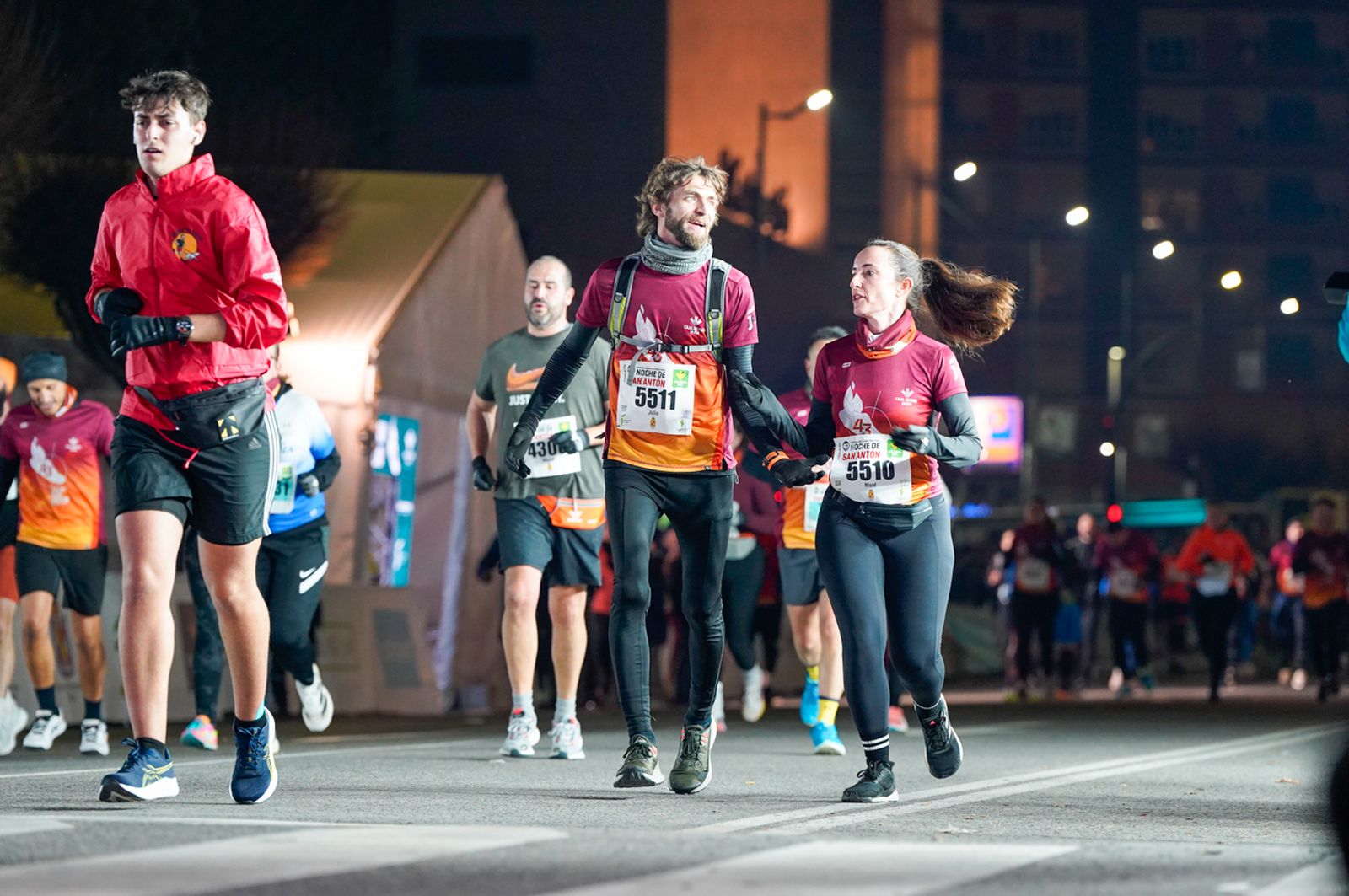 En imágenes: búscate en tu llegada a meta de la Carrera de San Antón 2026 (4)