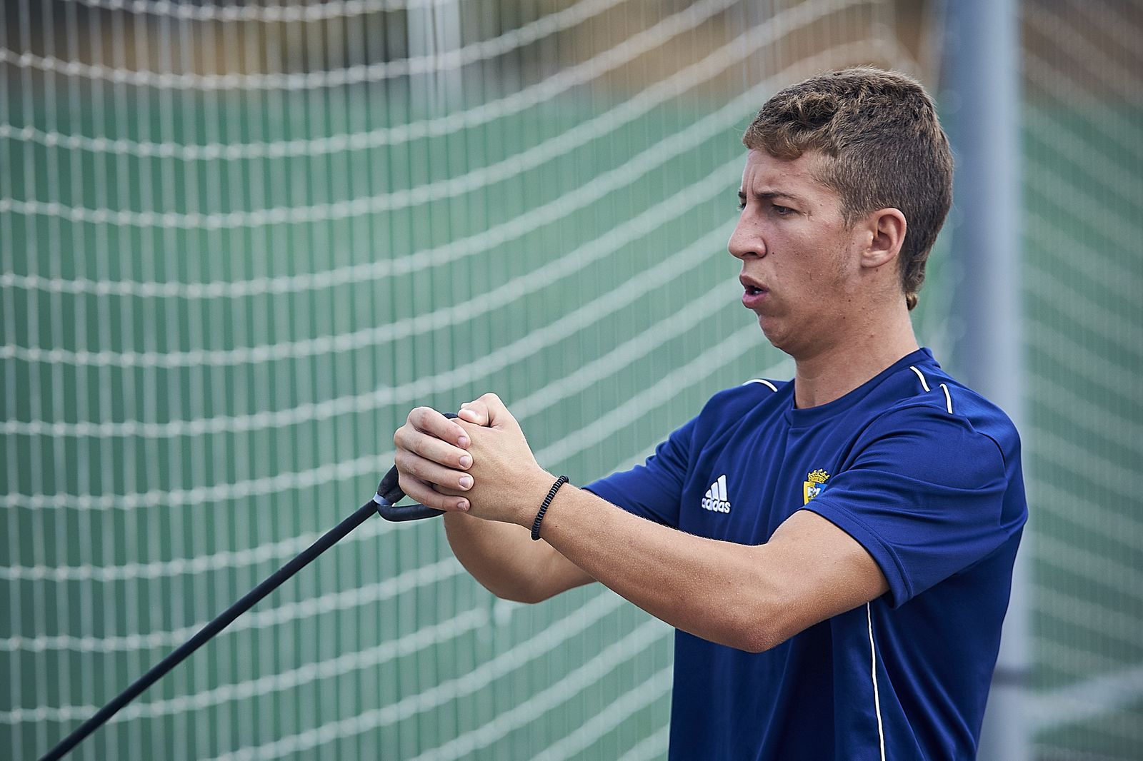 Javi Moreno, con opción a ser titular, realiza un ejercicio en un entrenamiento.