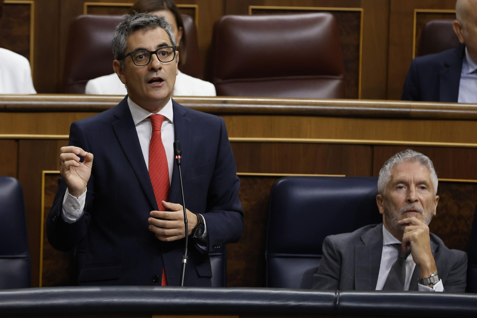 El ministro Félix Bolaños, junto a Fernando Grandez-Marlaska, en la sesión de control al Gobierno en el Congreso.